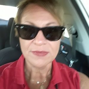 Meet your Posher, Dinorah